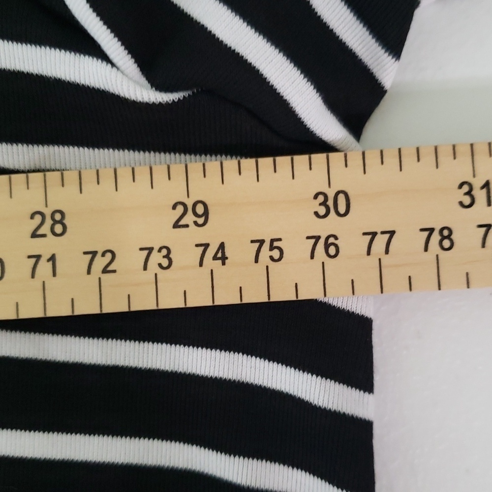 Plus Size NWT Women's Boxy Top 4X Black White Striped V-neck Casual Relaxed New - Picture 7 of 11